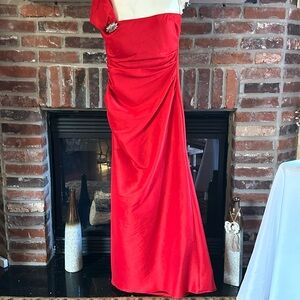 PRELOVED like NEW WORN ONCE! Unique Night Way Redfull Gown Dress with Pendant